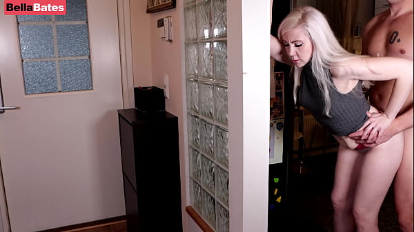 Babe Entices Pizza Guy for Wild Ride – Surprised Cuckold Watches