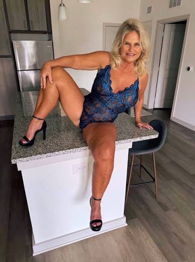 what does hotwife candy actually post, and how often