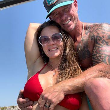 who are fitnaughtycouple (tina and brandon)